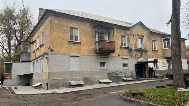 Отремонтирован дом на ул. Театральной: городская программа поддержки